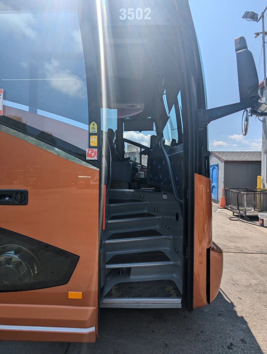 TransferNow-Van-Hool-CX35-38-passengers-4
