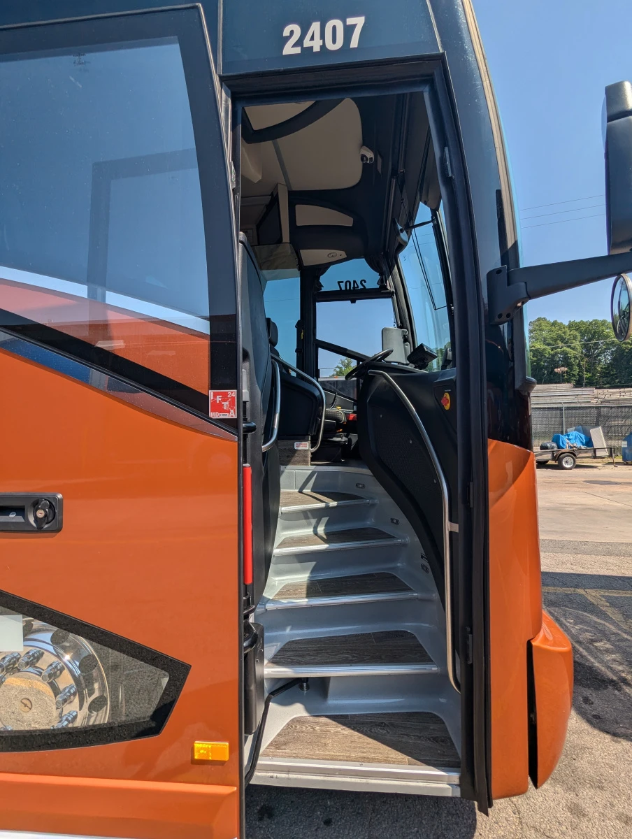 TransferNow-Van-Hool-CX45-56-seats-8