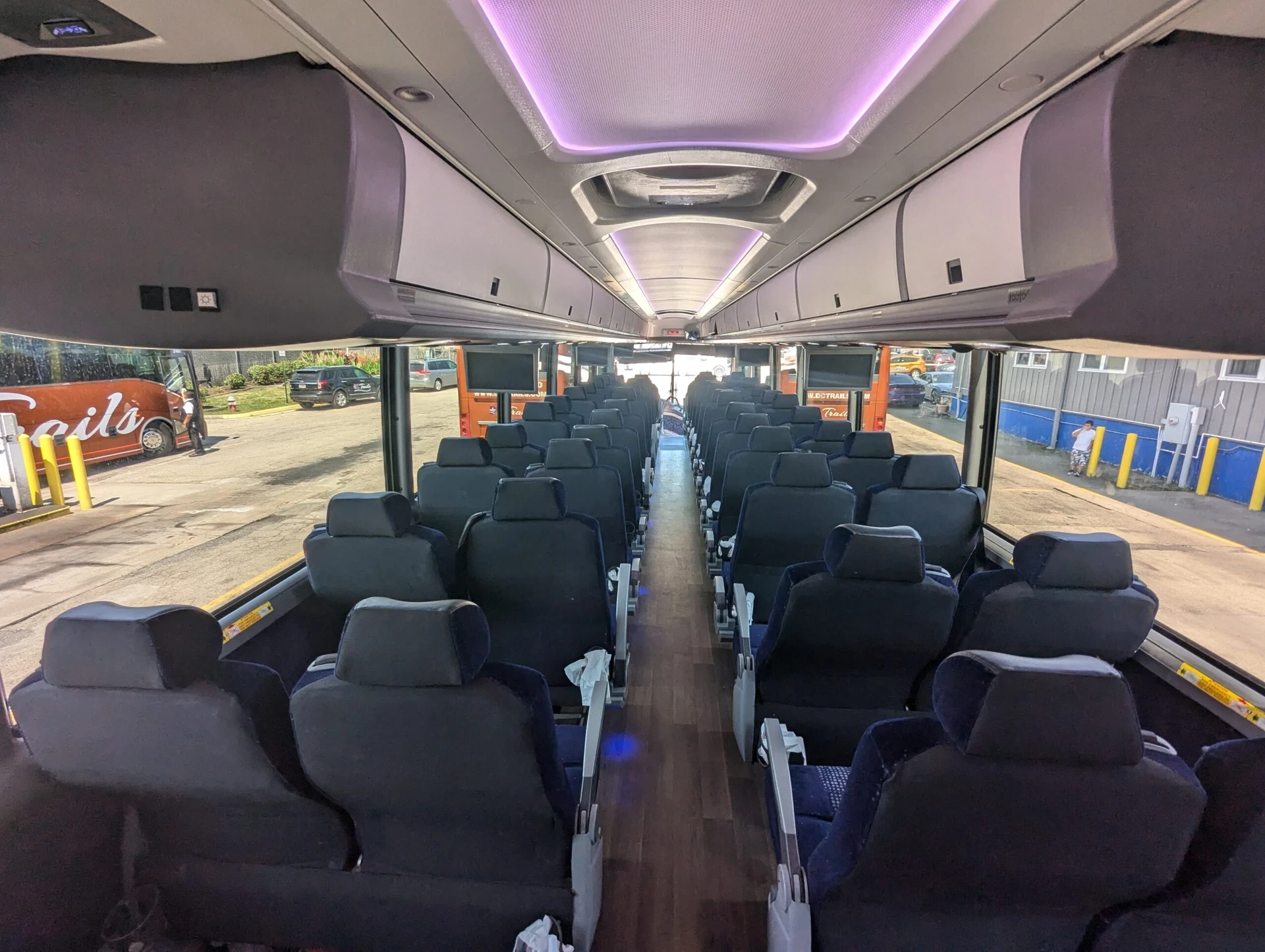 TransferNow-MCI J4500 - 56 seats